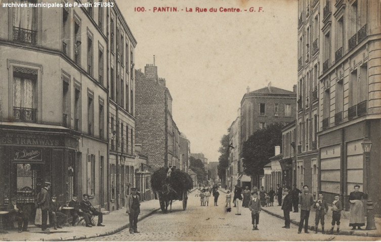 100. Pantin - La rue du Centre (restaurant Au rendez-vous des tramways).