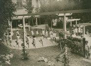 École de Plein-Air, gymnastique en extérieur : photographie noir et blanc.