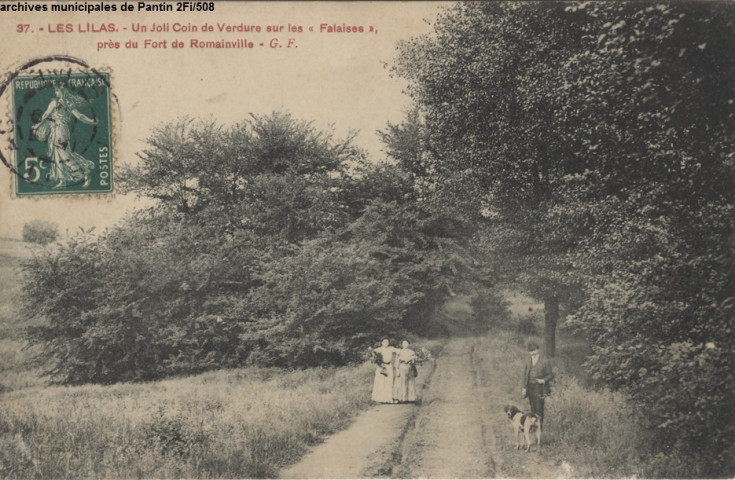 37. Les Lilas - Un joli coin de verdure sur les "falaises", près du Fort de Romainville.