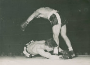 Combat de boxe entre Marcel Cerdan et Harold Green à New York : photographie noir et blanc.