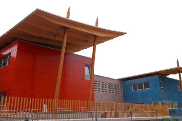 Photographie de la façade de l’école en 2007