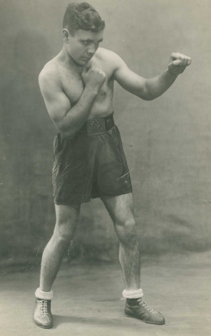 Portrait du boxeur Fred Dimacio : photographie noir et blanc.