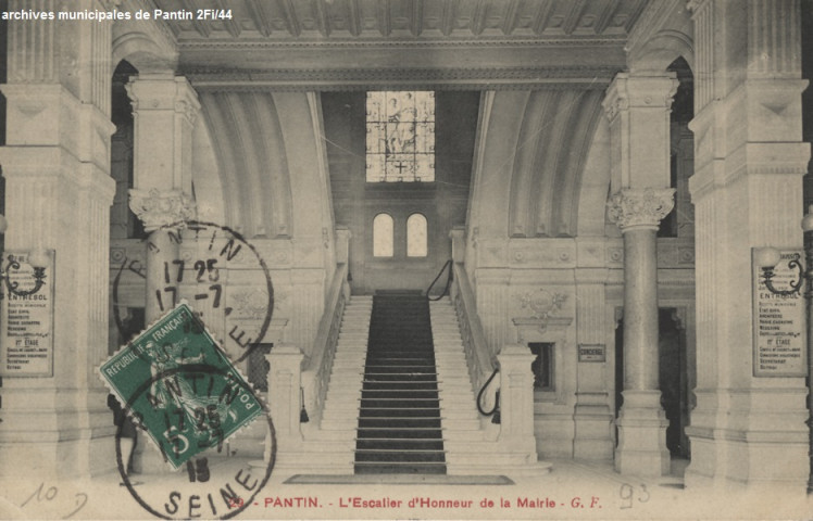 Hôtel de ville, escalier d'honneur.
