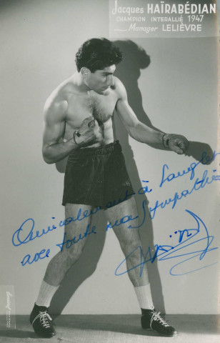 Portrait du boxeur Jacques Haïrabédian, champion Interallié 1947 : photographie noir et blanc.