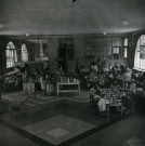 École de Plein-Air, repas dans le réfectoire : photographie noir et blanc.