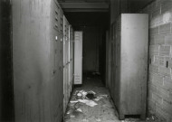 Usine Motobécane désaffectée, vue de l'intérieur : photographie noir et blanc.