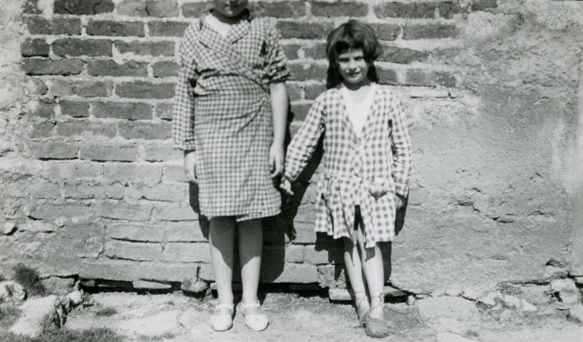 Colonies de vacances dans le nord du Morvan, groupe d'enfants : photographie noir et blanc.