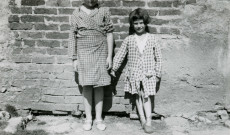 Colonies de vacances dans le nord du Morvan, groupe d'enfants : photographie noir et blanc.
