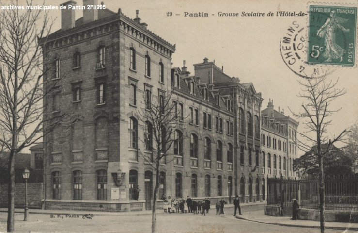 29. Pantin - Groupe scolaire de l'Hôtel de ville.