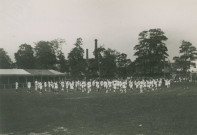 Fête d'éducation physique, mouvements d'ensemble : photographie noir et blanc.