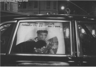 Reproduction d'une œuvre de Paul Muse, Avec Elvis, rue du Faubourg-Saint-Antoine. Légendes de nuit, exposition à la bibliothèque Elsa-Triolet.