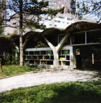Vue d’un des édifices bas en 1989 - 174W80 Vue d’un des édifices bas en 1989