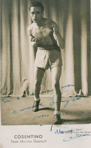 Portrait du boxeur Cosentino de la team Maurice Guérault : photographie noir et blanc.