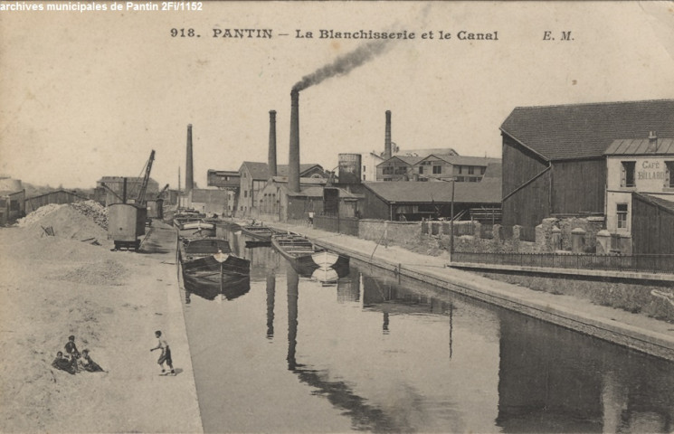 918. Pantin - La blanchisserie et le canal.
