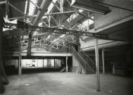 Usine Motobécane désaffectée, vue de l'intérieur : photographie noir et blanc.