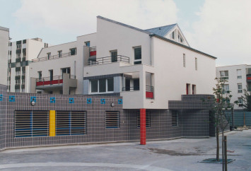 Vue sur la cour intérieure du centre de santé - 3Fi7728 Photographie de la cour intérieure du centre de santé