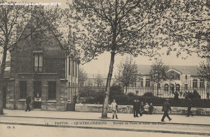 12. Pantin - Quatre-Chemins, bureau de poste et salle des fêtes (salle des conférences).