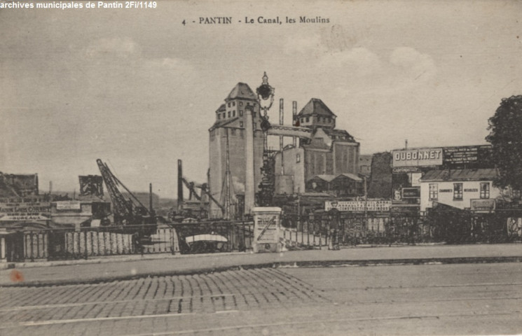 4. Pantin - Le canal, les Moulins (publicité Dubonnet).