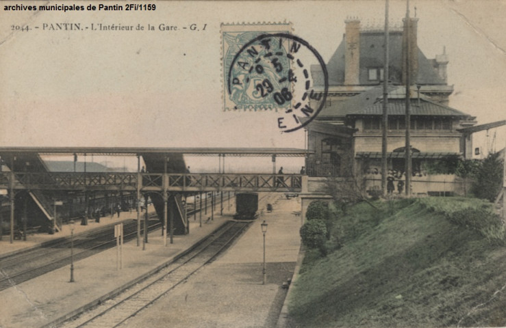 2044. Pantin - L'intérieur de la gare.