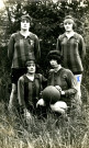Portrait de l'équipe féminine de basket de Pantin constituée de Suzanne Cochereau, Georgette Baudon, Marcelle Denis et Gabrielle Josserand : photographie en noir et blanc.