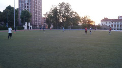 Football. - Entraînement au stade Méhul : photographie des joueurs sur le terrain.