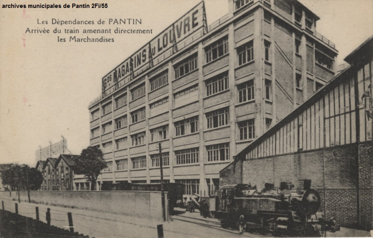 Entrepôts des Grands Magasins du Louvre, arrivée du train amenant directement les marchandises [embranchement particulier].