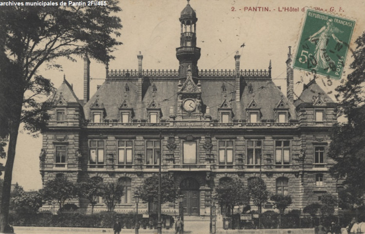 2. Pantin - L'hôtel de ville.