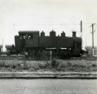 Hommes posant dans une locomotive : reproduction de photographie noir et blanc