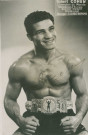 Portrait du boxeur Robert Cohen, champion d'Europe et du monde poids coq : photographie noir et blanc.