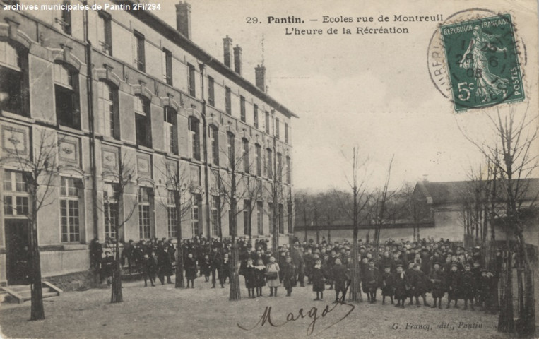29. Pantin - Écoles rue de Montreuil - Heure de la récréation.