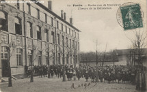29. Pantin - Écoles rue de Montreuil - Heure de la récréation.