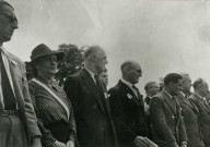 Cérémonie officielle : reproduction d'une photographie [entre 1947 et 1953].