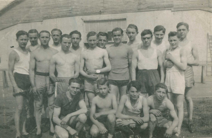 Portrait de groupe de boxeurs : photographie noir et blanc.