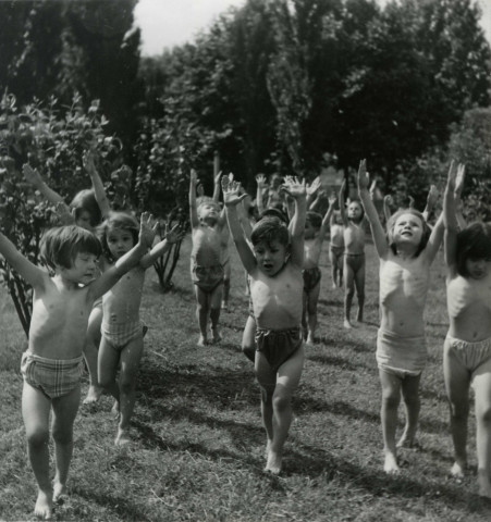 École de Plein-Air, activité en extérieur : photographie noir et blanc.