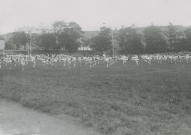 Fête d'éducation physique, mouvements d'ensemble : photographie noir et blanc.