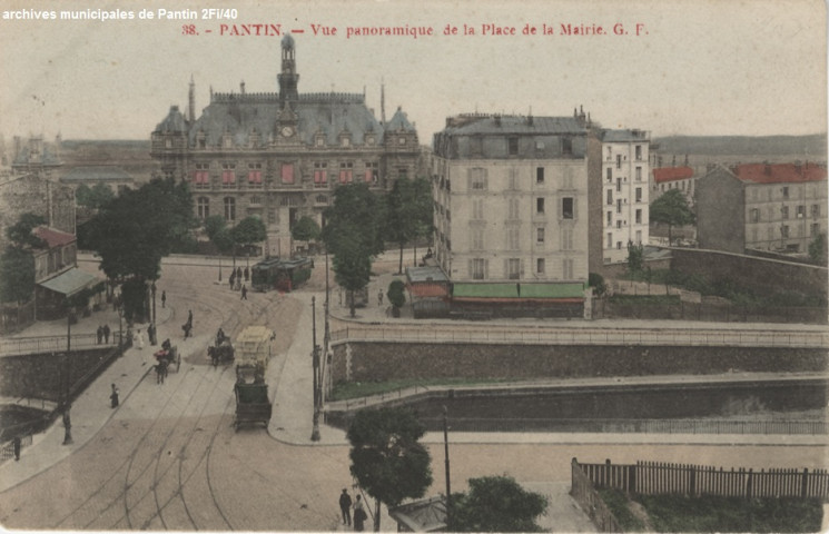 Hôtel de ville et pont sur le canal de l'Ourcq.