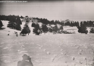 Le Revard - L'hôtel du grand Revard, le chalet hôtel. À l'arrière plan l'hôtel de la Gaillarde, au centre la Crémaillère.