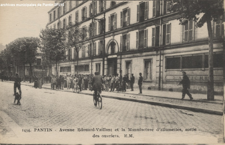 Manufacture des allumettes avenue Édouard-Vaillant, sortie des ouvriers.