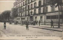Manufacture des allumettes avenue Édouard-Vaillant, sortie des ouvriers.