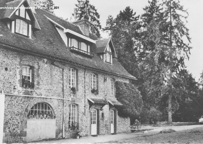 Colonie de vacances de la ville de Pantin à Saint-Martin-d'Ecublei - L'infirmerie.