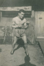 Entraînement du boxeur Auguste Durier en extérieur au Ring de Pantin : photographie noir et blanc.