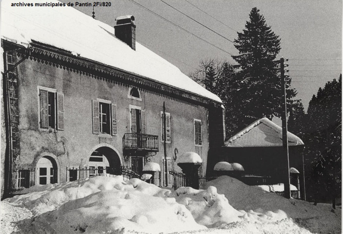 Colonie de vacances de la paroisse à Chatel-Blanc (Jura) vers 1970.