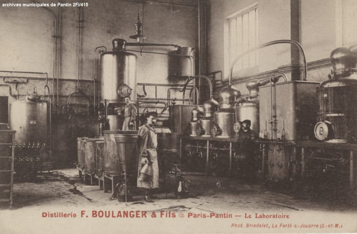 Distillerie F. Boulanger et fils, Paris-Pantin - Le laboratoire.