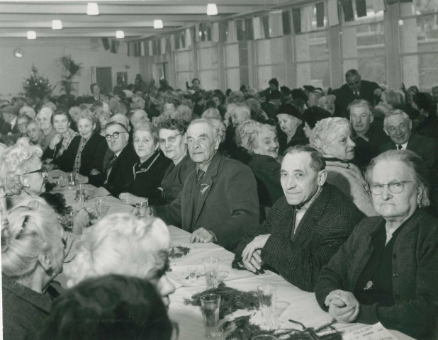 Repas de Noël des vieux travailleurs du 29 décembre 1965.