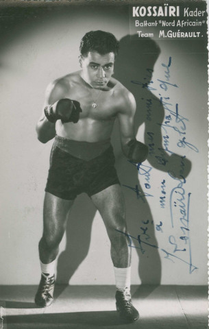 Portrait du boxeur Kader Kossaïri de la team Maurice Guérault : photographie noir et blanc.