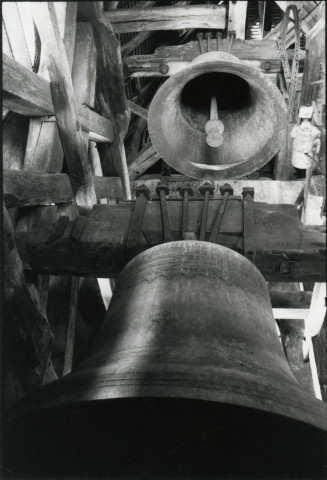 Cloches de l'église Saint-Germain : photographie noir et blanc.