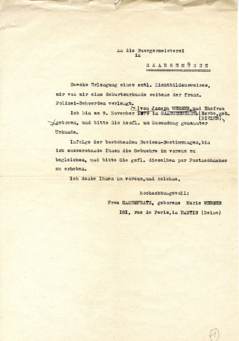 Demande de pièce d'identité par Marie Werner épouse Hasenfratz [mère de Roger Hasenfratz] demeurant 181 rue de Paris [actuelle avenue Jean-Lolive] au maire de Sarreguemines : correspondance.