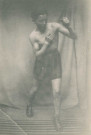 Portrait du boxeur Maurice Taysse : photographie noir et blanc.