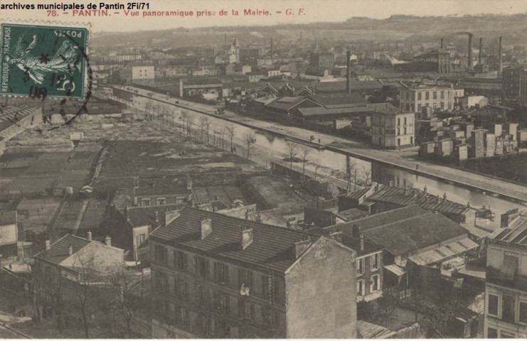 Vue panoramique prise depuis le beffroi de l'hôtel de ville.
