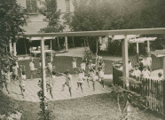 École de Plein-Air, gymnastique en extérieur : photographie noir et blanc.